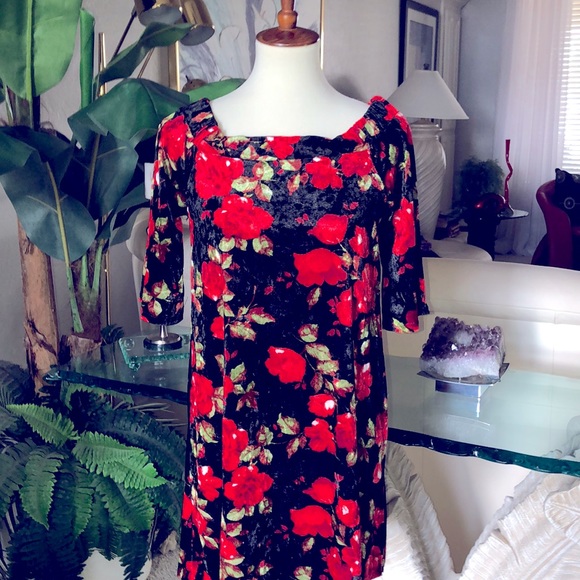 SZ S-M NEW COLD SHOULDER SHORT SLEEVE DRESS LIGHTWEIGHT WITH BEAUTIFUL-COLORS - Picture 1 of 6